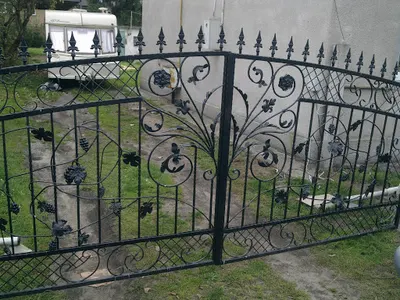 Metaloplas- Bramy, Ogrodzenia, Balustrady, Budynki z płyt warstwowych, Meble z metalu